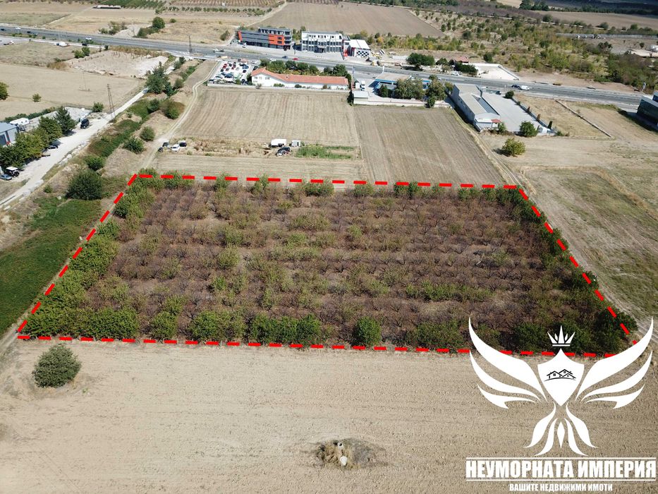 Продавам земя 9600кв.м. на влизане в Асеновград зад Газпром