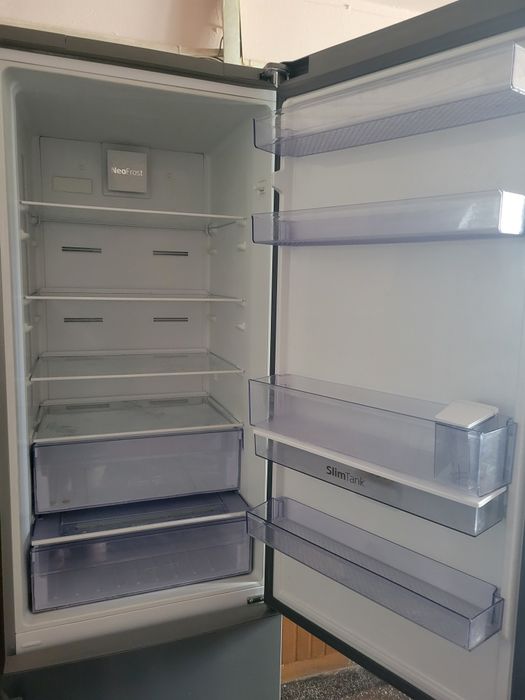 Vand combina frigorifica Beko Neofrost 300 lei