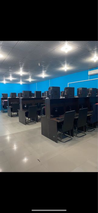 Подставка для компьютерного клуба