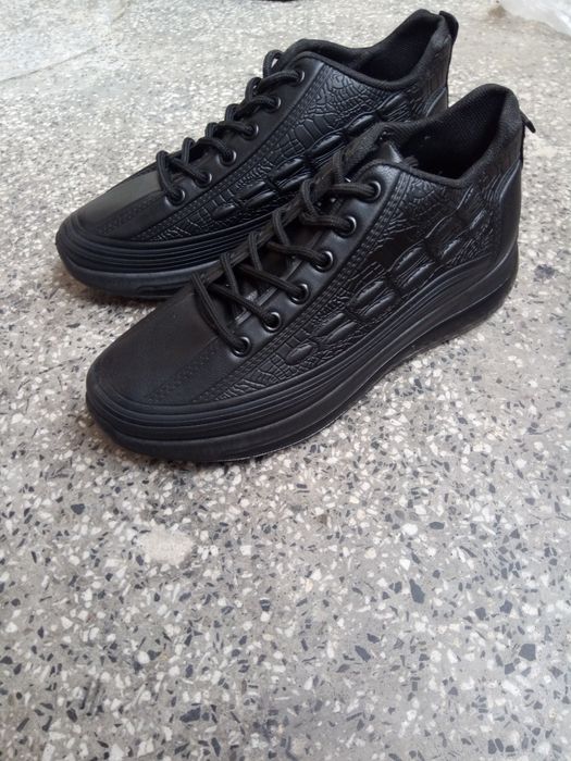 Чисто нови кожени обувки както за момиче така и за момченце 39-номер