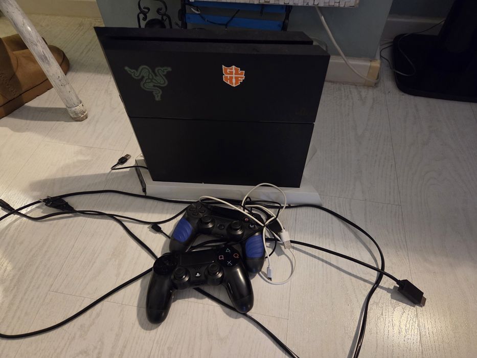 Vand PS 4 in stare buna