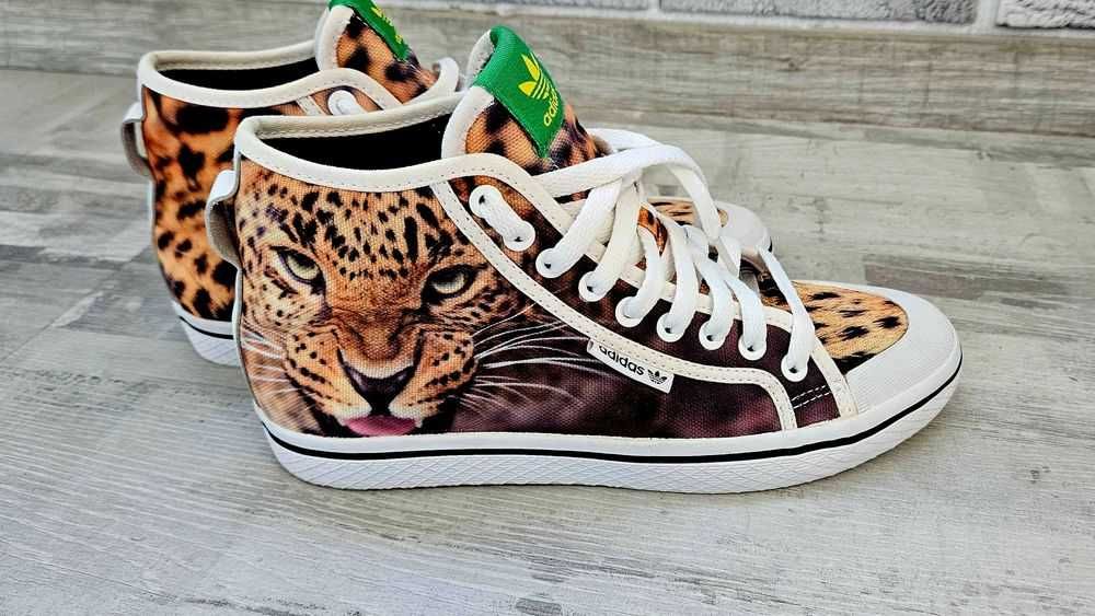 Ghete adidas animal print US 8, FR 40, super usoare si comode. Leopard