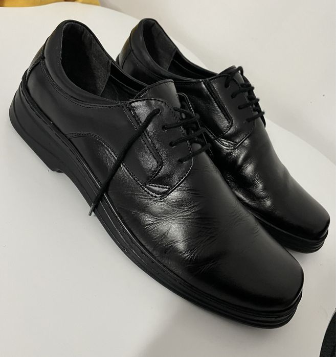 Vand pantofi din piele