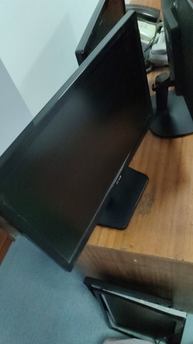 Продам б/у мониторы