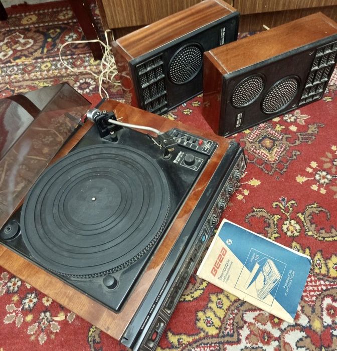 Проигрыватель электрофон "Вега-108-стерео".