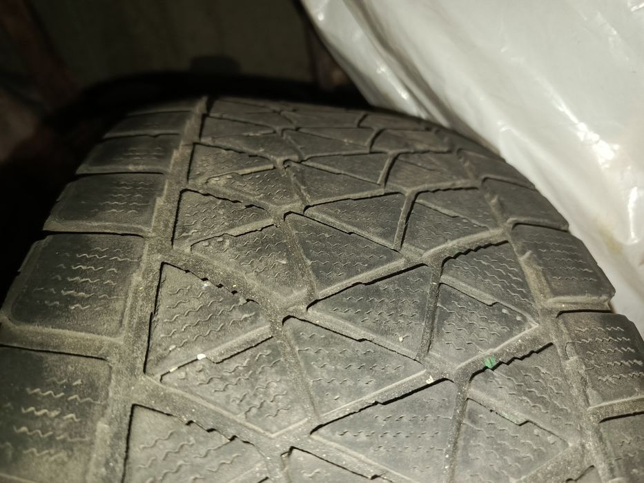 Шина зимняя Bridgestone