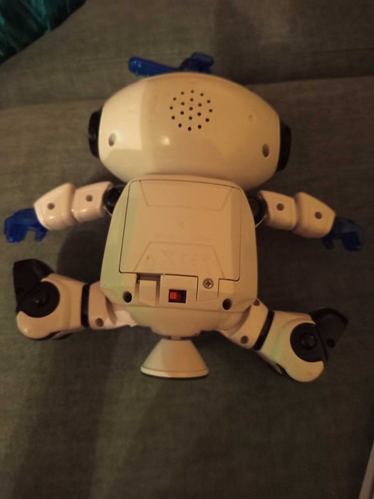 Музикален  детски робот