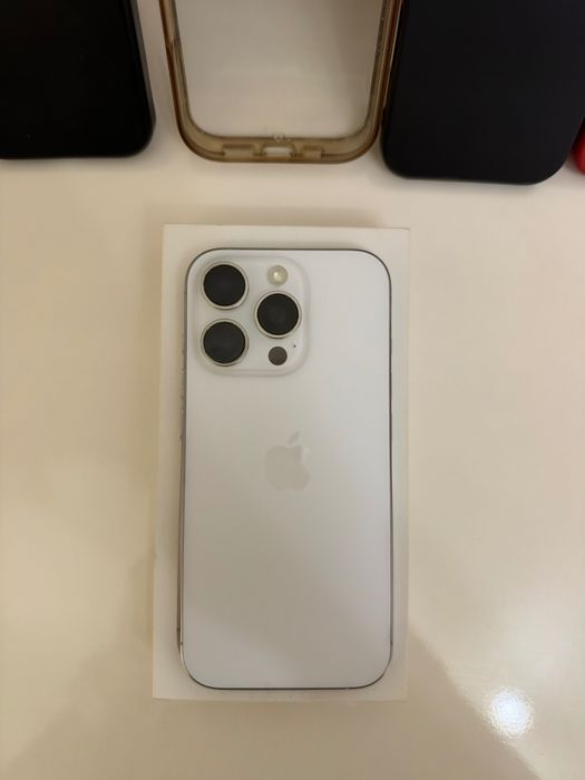 Продавам 2 броя Iphone 16 pro