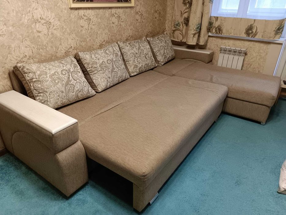 Диван раскладной с нишами для хранения