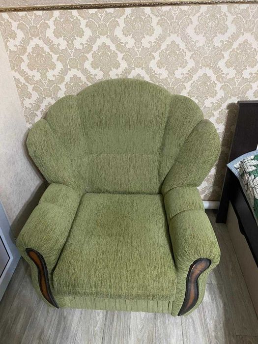 Диван с двумя креслой