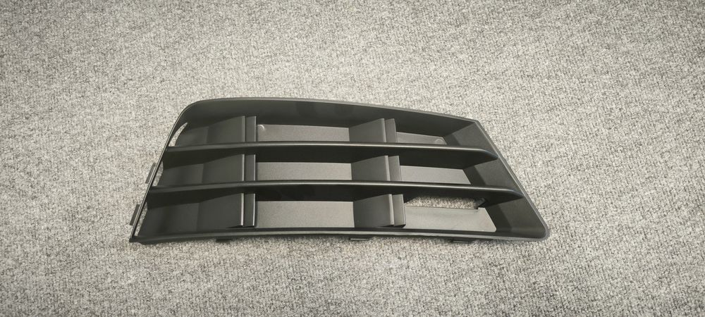 Решетка предна броня Ауди А4 Б9 - Дясна