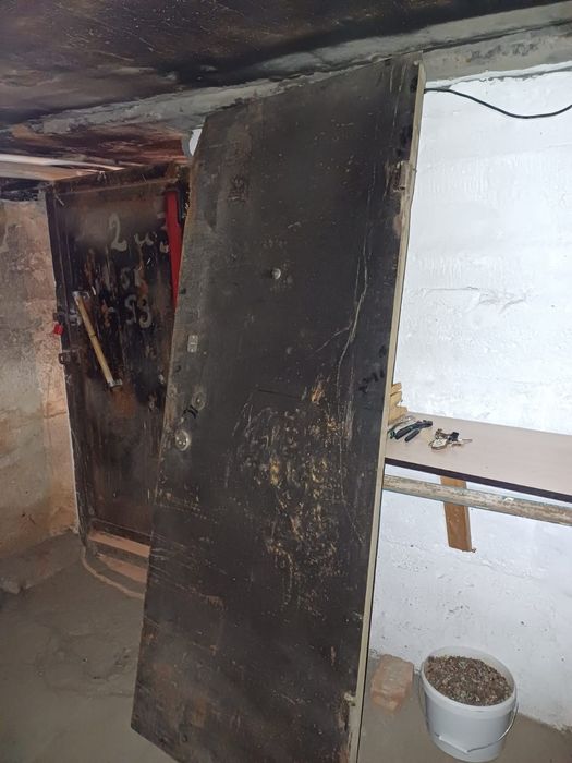 Продам железную дверь