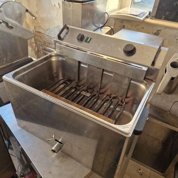 Friteuza dubla de.putere,  capacitate mare, cu sau fara banc, gaz sau