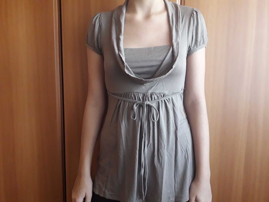 Bluza cu maneci scurte si decolteu lejer