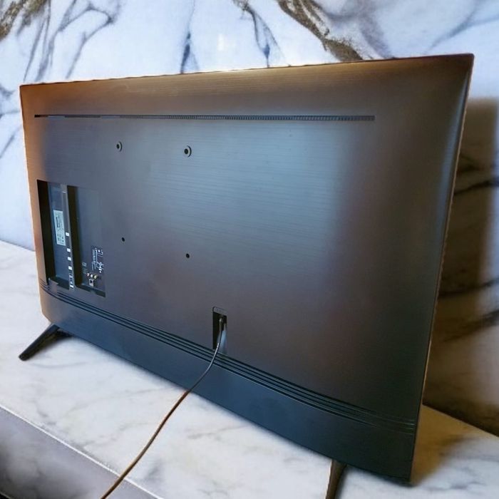 Телевизор - Samsung 50 ИНЧА - QLED - SMART TV - 4K !