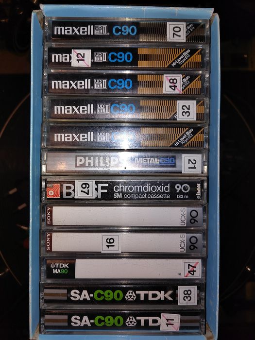 Виниловые пластинки разных направлений печатки а также форменные