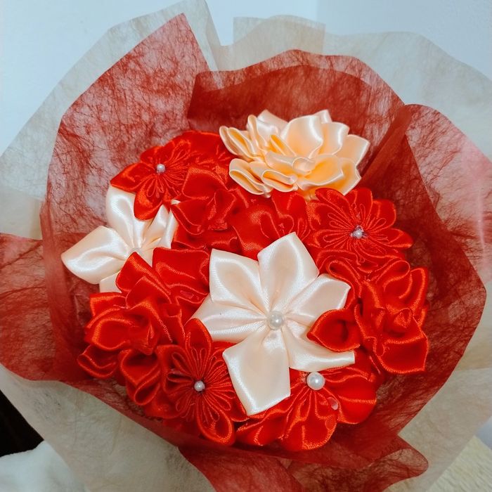 Buchet de flori din satin