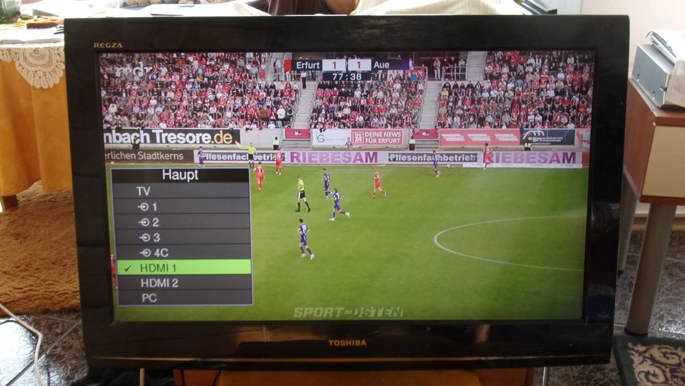 TV 32 inch Toshiba HD LED 1368 x 780 with remote controller - full working TV