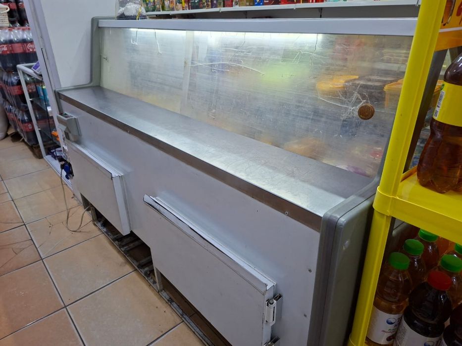Продам витринный холодильник