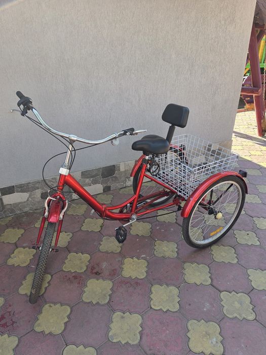 Triciclu aproape nou