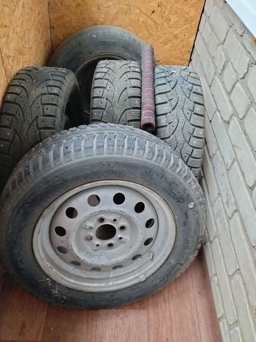 Продам комплект зимней резины