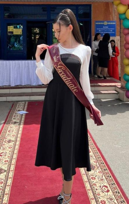 Вечернее черное платье