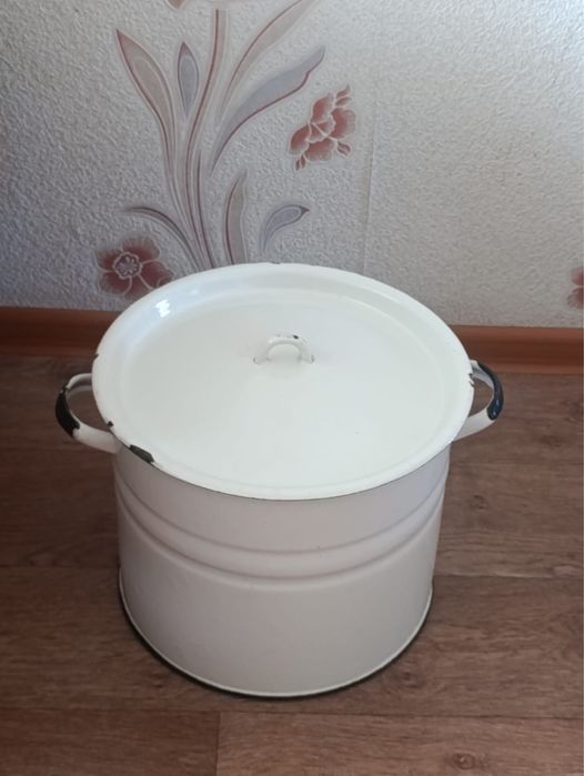 Кастрюля эмалированная