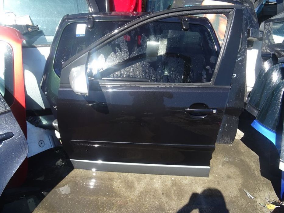 Vand Usa Fata Stanga Volkswagen Polo Cross din 2008 volan pe stanga fara rugina fara lovituri