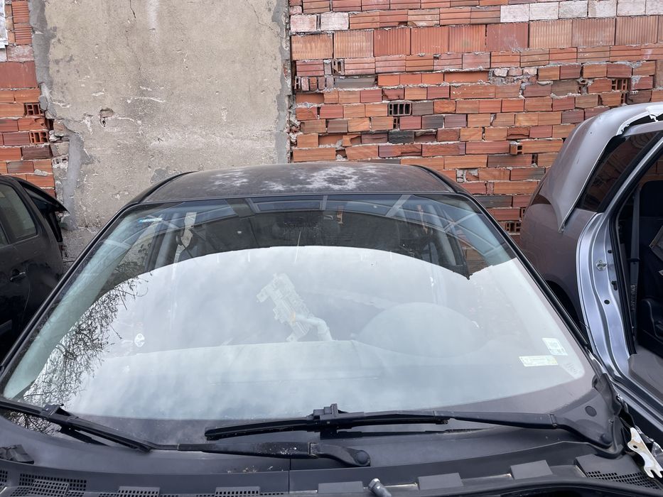 Челно стъкло за mazda 3 до 2008 г