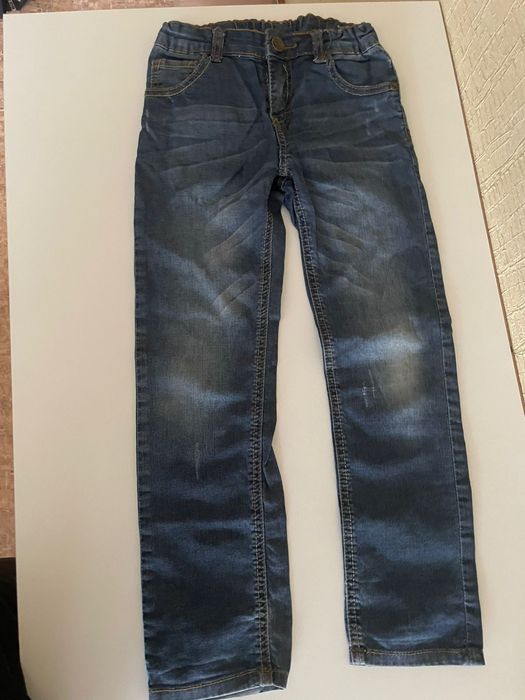 Продам джинсы для мальчика