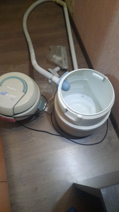 Пылесос моющий продам