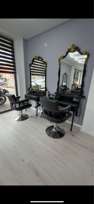 Închiriez post de lucru în salon (coafor-frizerie )