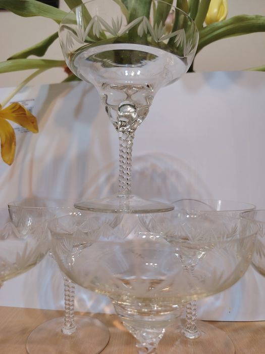 Pahare de cristal pentru șampanie.