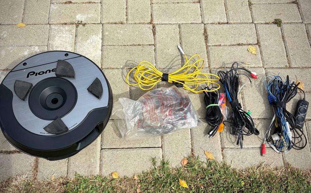 Subwoofer auto Pioneer roata rezerva