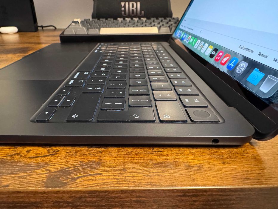Macbook Air M2 13" 2022 8GB RAM 256GB SSD PUTIN FOLOSIT