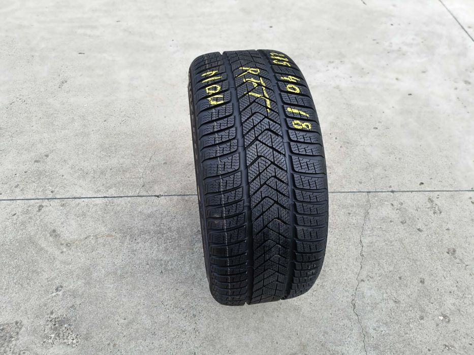 O anvelopa noua de iarna 275 40 18 pirelli sottozero 3 run flat