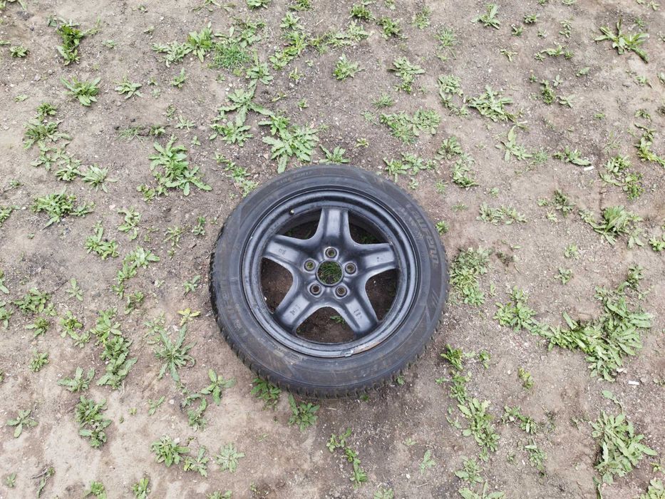Продавам 4 нови зимни гуми 215/55R17 за Опел. Гумите са на 1000км.
