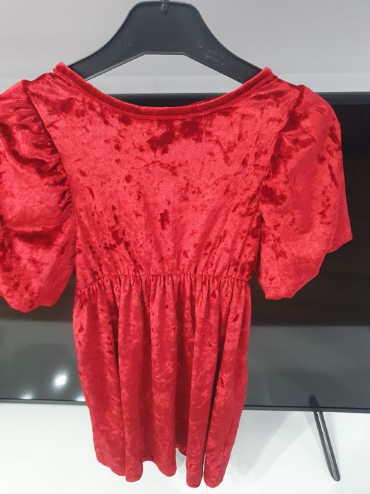 Vând rochii marime 5  6 ani