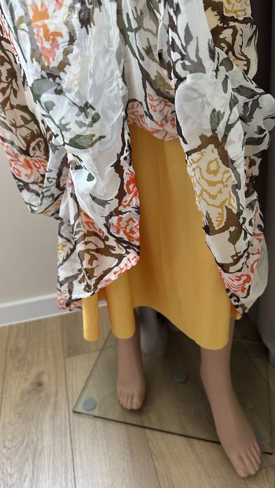 Рокля с дълги ръкави