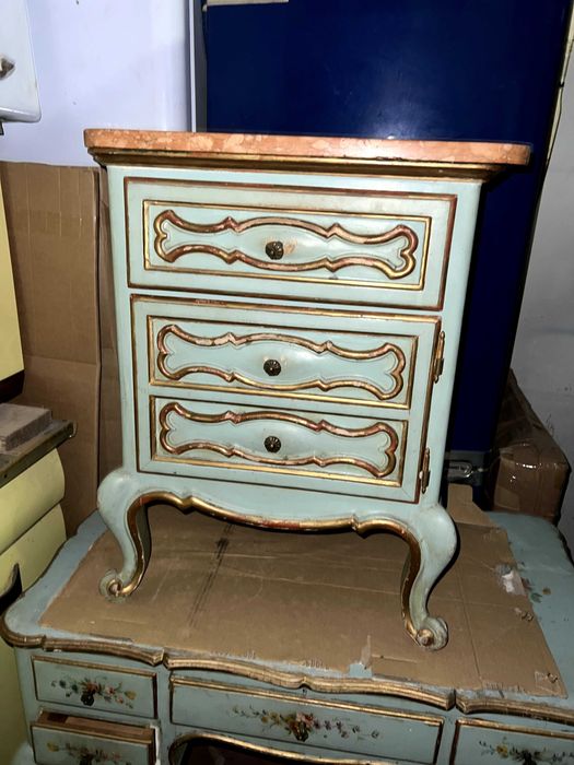 Set Mobilier Venețian Vintage – Măsuță de toaletă și Noptieră cu marmură roz