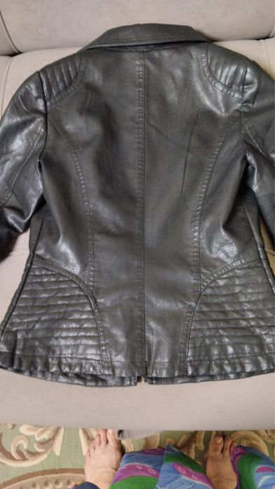 Продам куртку на девочку