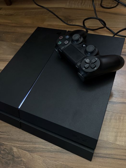 Vand Ps4 în stare bună