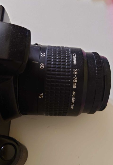 Aparat de fotografiat Canon EOS 3000