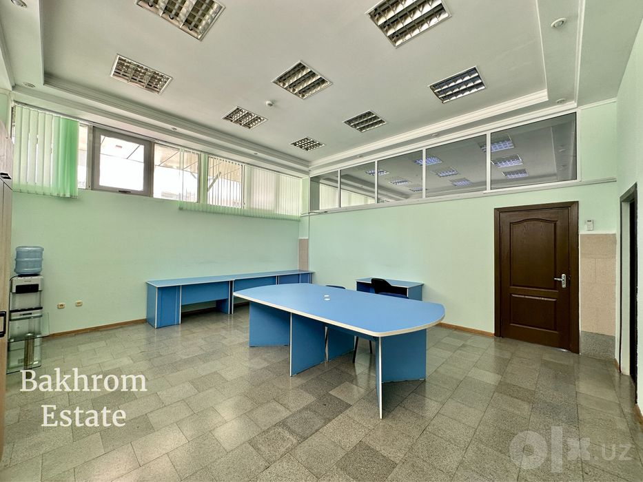 Офисное помещение 35 м² в БЦ возле м. Ойбек (аренда)