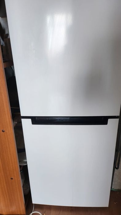 Холодильник indesit