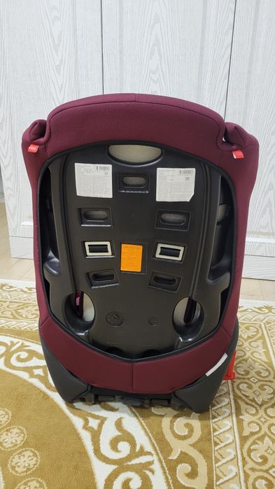 Детское кресло красного цвета