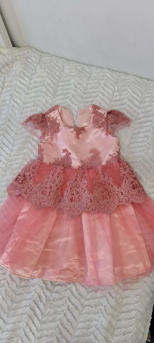 Set rochite mama -fiica,purtata o singura data la botezul fetitei mele