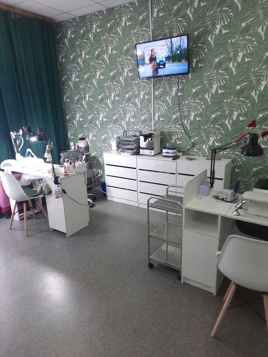 Сдам место для мастера маникюра.