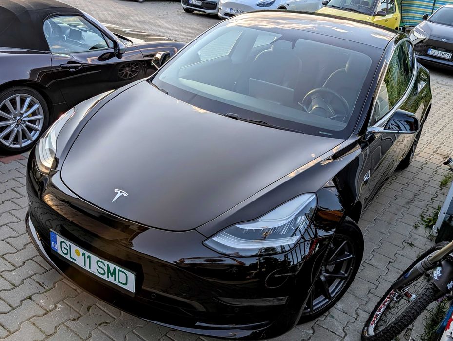 Tesla Model 3 SR+