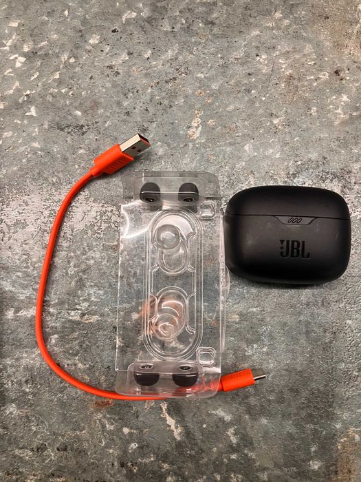 безжични слушалки JBL TUNE BUDS